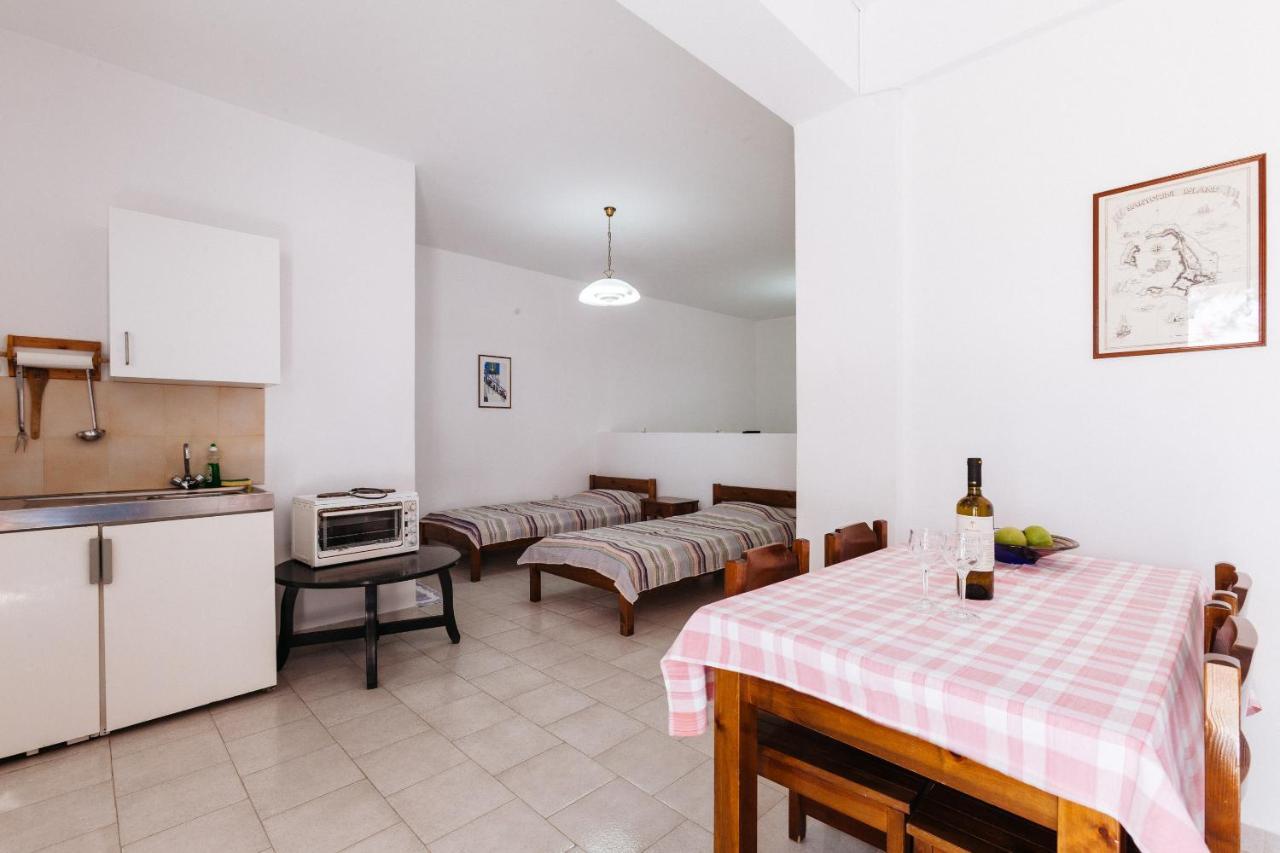 Thalassitis Coastal Apartments Perivolos  Buitenkant foto