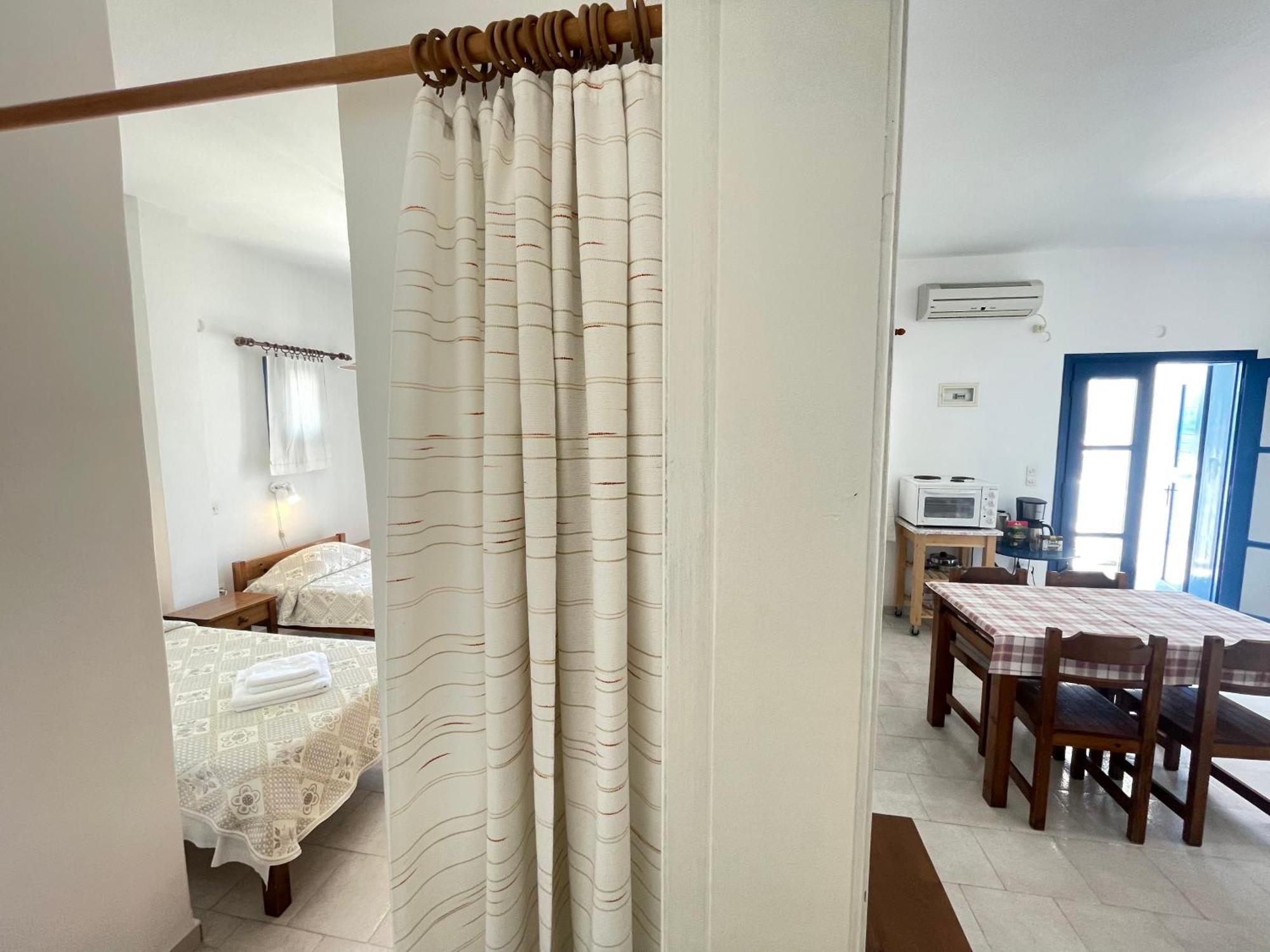 Thalassitis Coastal Apartments Perivolos  Buitenkant foto